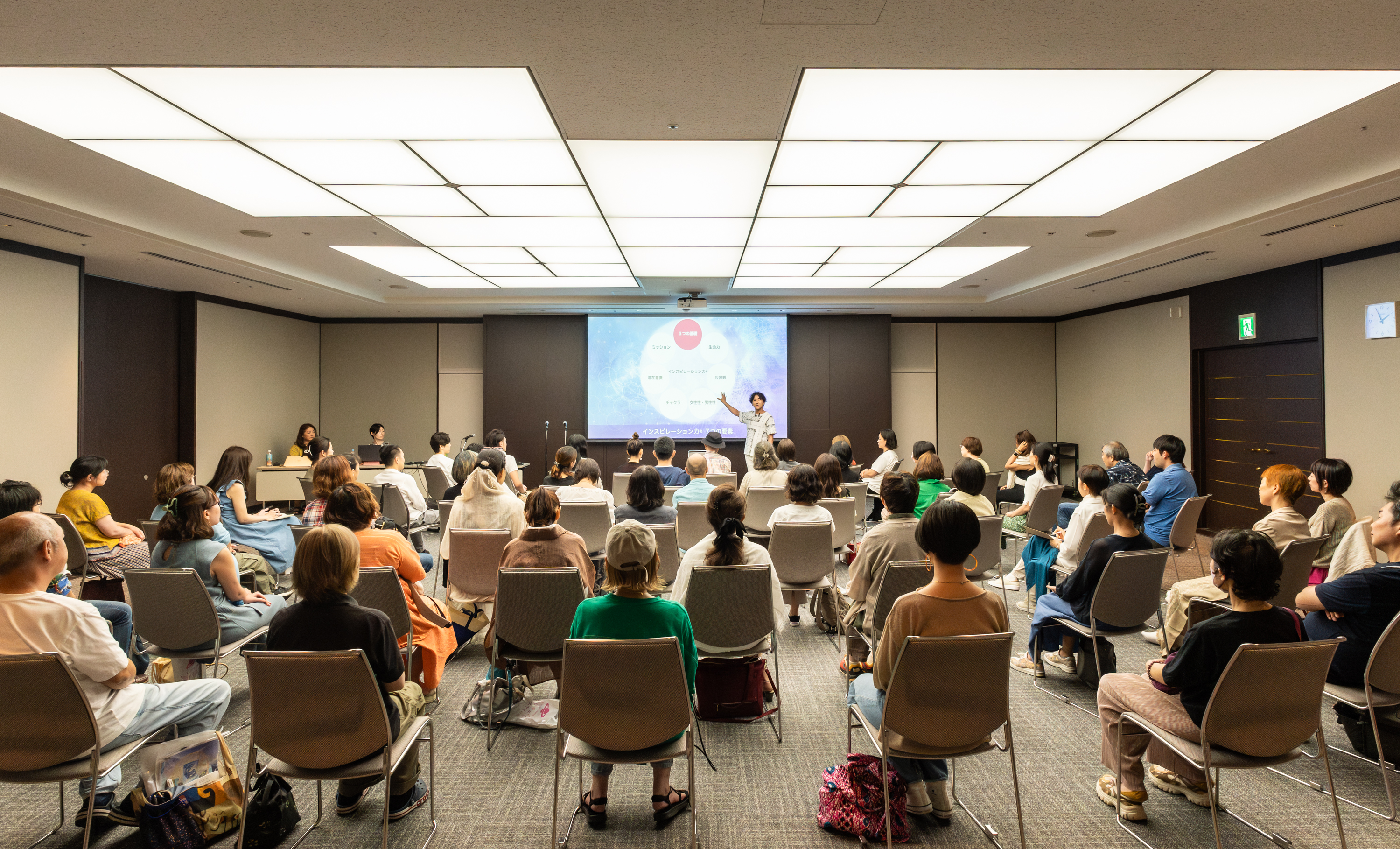 2024年スピフェス、堀内恭隆の講演と参加者が見える会場全景